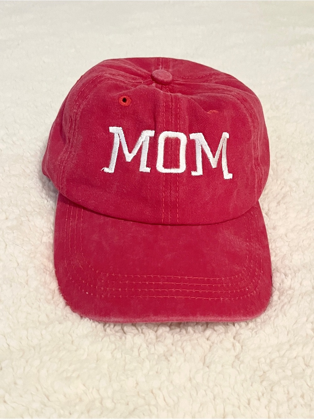 “MOM" Embroidered Baseball Cap - Picture 2 of 3